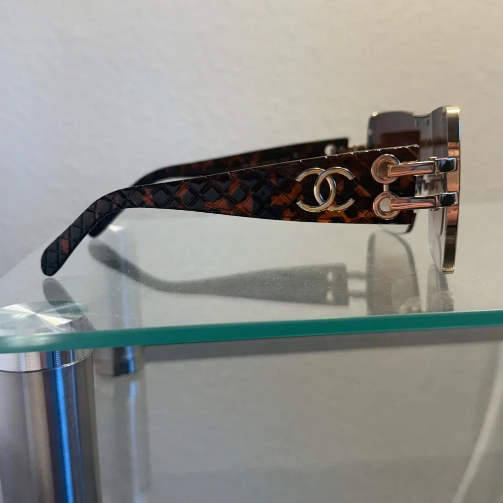 CHANEL Black and Brown Gradient Sunglasses - Picture 2 of 8
